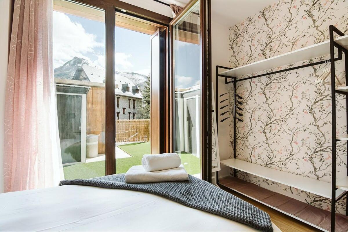 Casa Rosana - Apartamento De Diseno Con Terraza Sallent de Gállego Zewnętrze zdjęcie